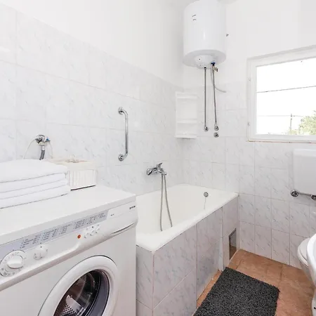 Three-bedroom In Holiday home