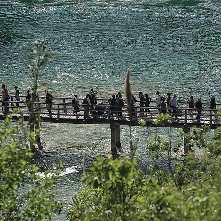 Vakantiehuis Three-bedroom In Unesic