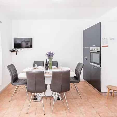 Three-bedroom In Unesic