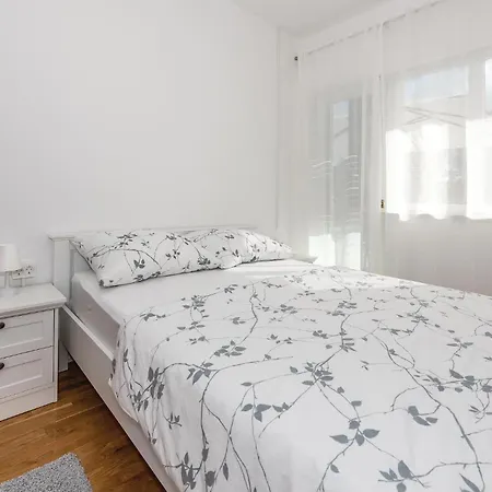 Three-bedroom In * Unesic