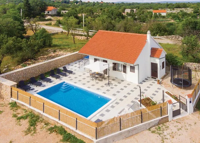 בית נופש Three-bedroom In *