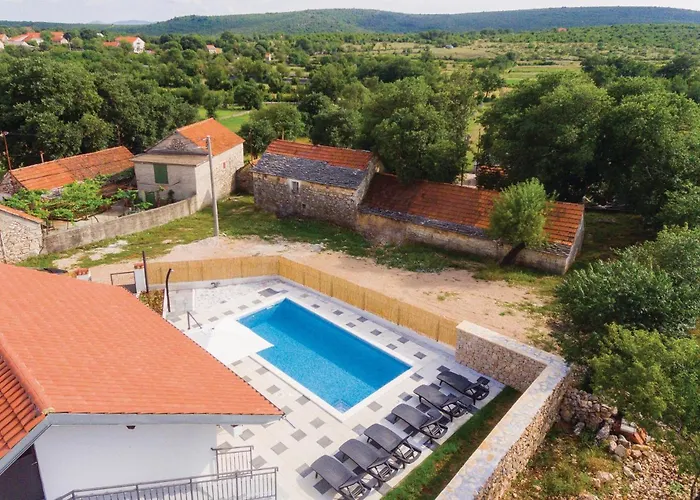 Three-bedroom In * Unesic