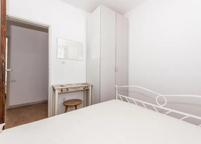 Three-bedroom In * Unesic