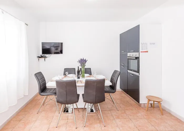 Three-bedroom In Unesic