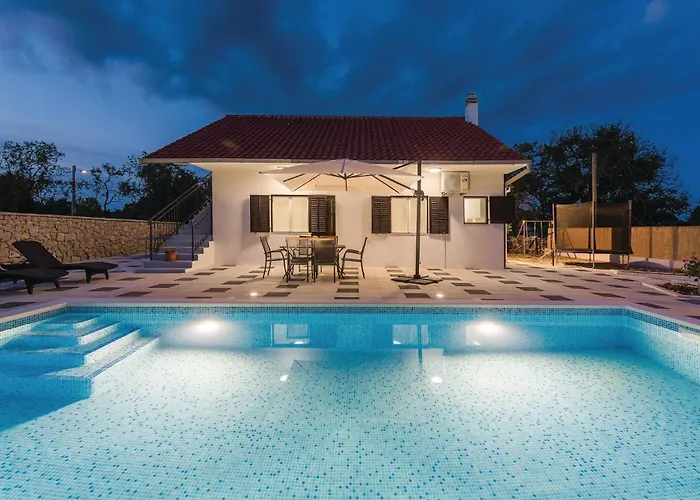 בית נופש Three-bedroom In