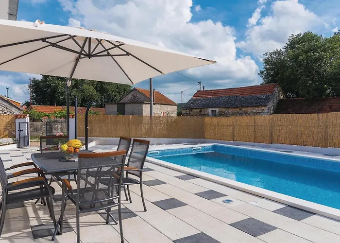 Three-bedroom In בית נופש Unesic